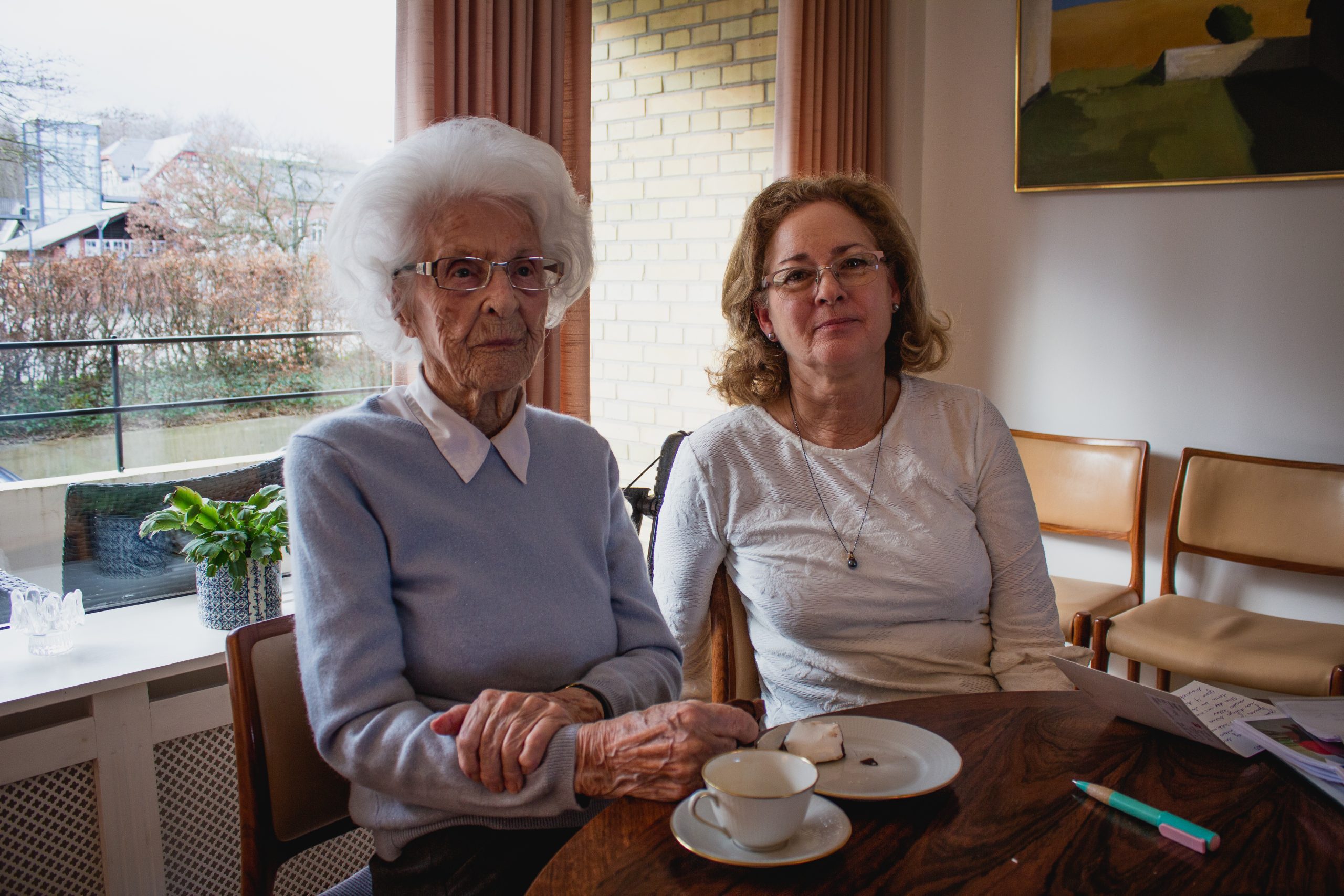 94-årige Annie bevarer sit udsyn til verden gennem breve med sit sponsorbarn