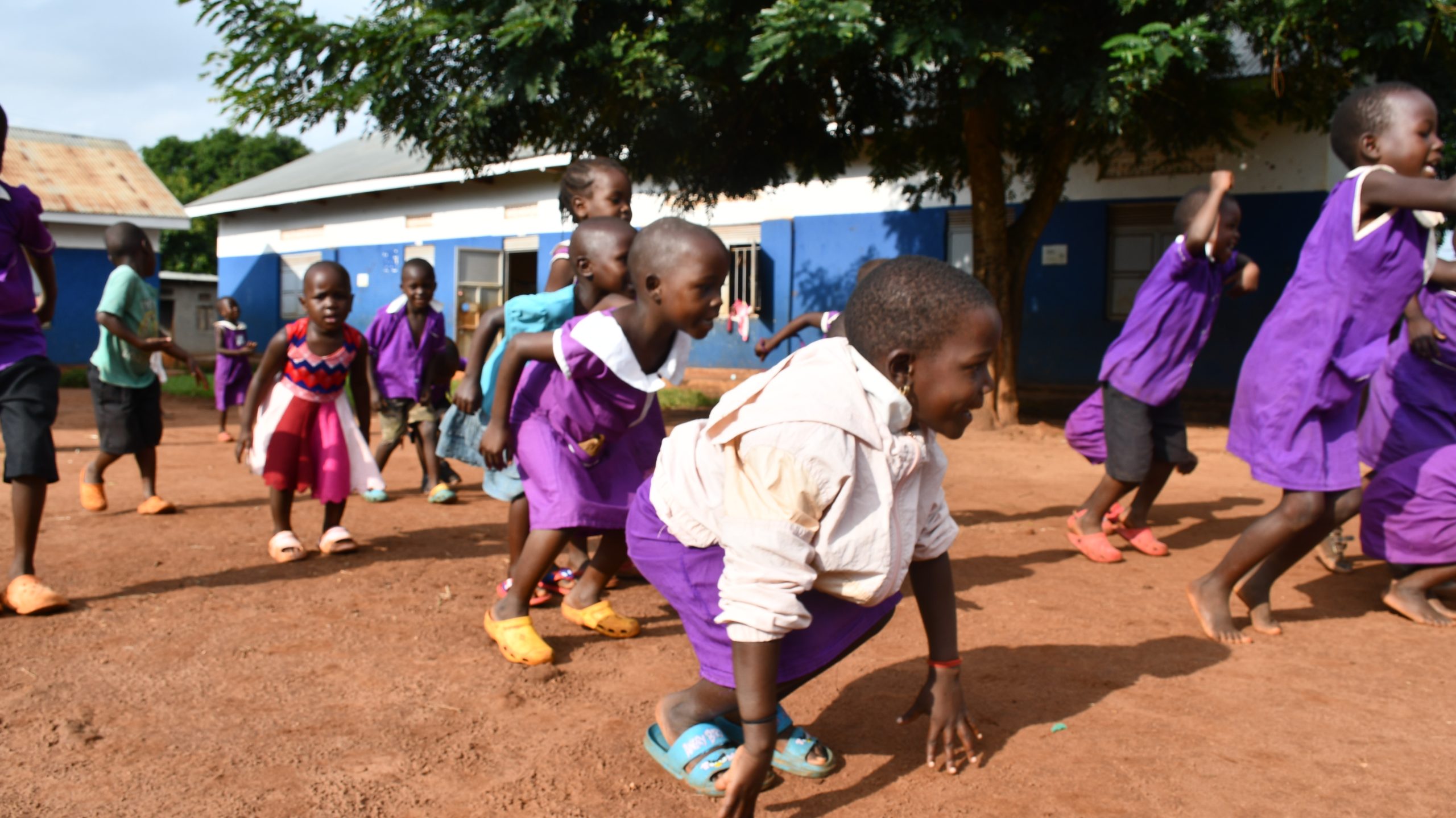 I Uganda giver leg i børnehaveklassen bedre læring og trivsel